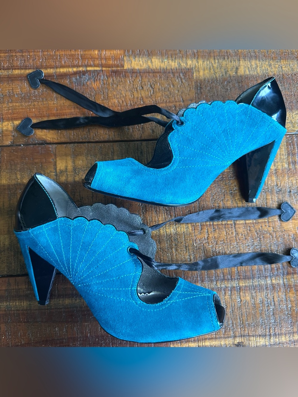 Poetic License Kiss & Tell heels - Picture 2 of 12